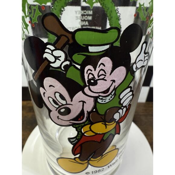 6” Vintage 1982 Walt Disney Mickey’s Christmas Carol Glasses Coca Cola Set of 2 - Picture 4 of 6